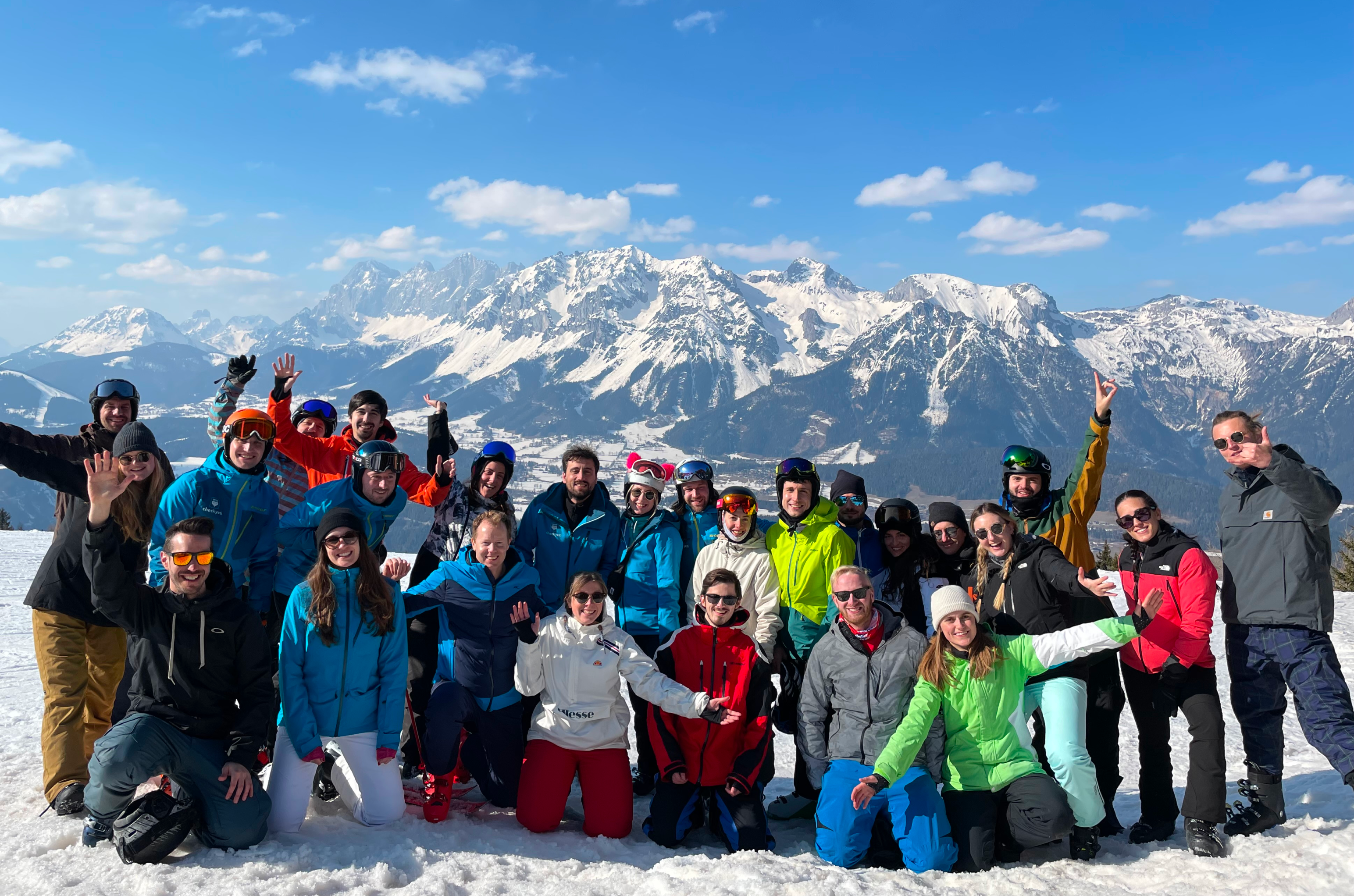 A group picture of the checkyeti team during a ski trip in Schladming during a winter team event. 
