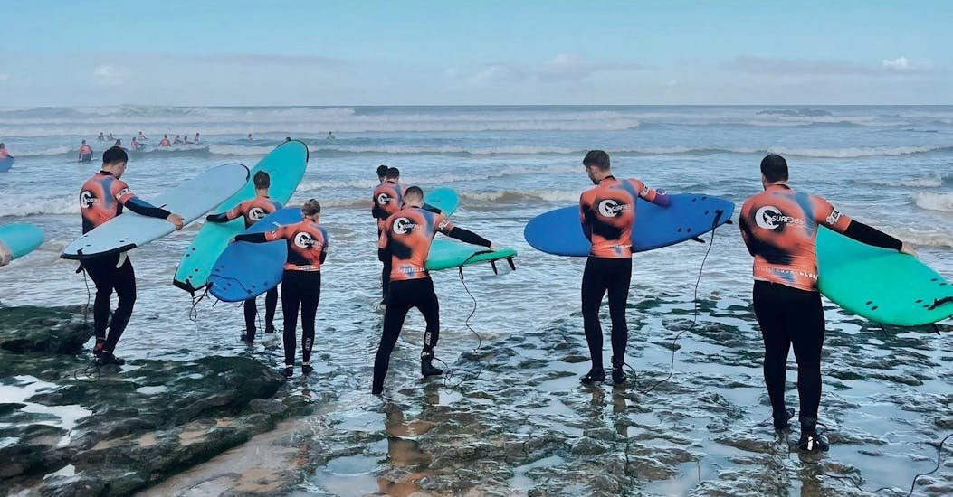 A group of surfers ready to practice what they learnt during their surf lesson on Praia do Matadouro near Ericeira with Surf365 Ericeira.