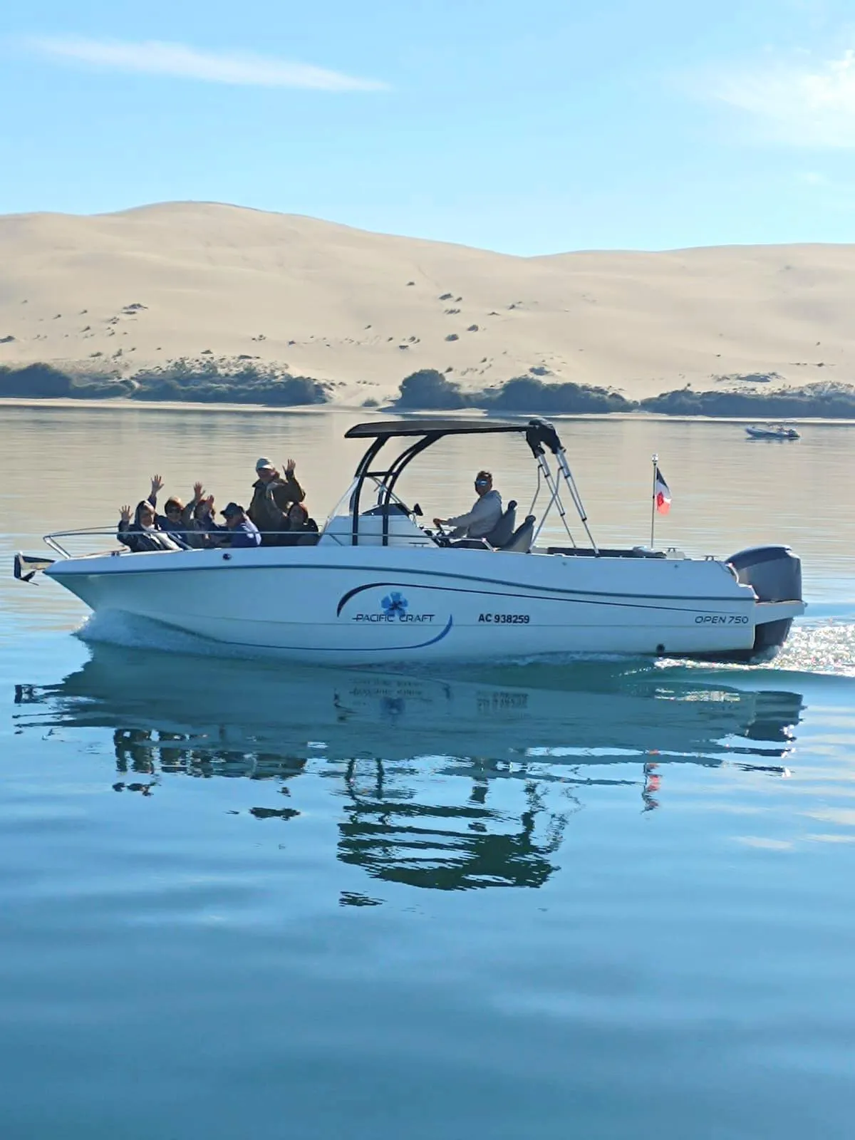 1000042167 Beautiful landscapes showcasing mountains and sea, where the experiences of Bassin Dune Plaisir Arcachon are taking place.