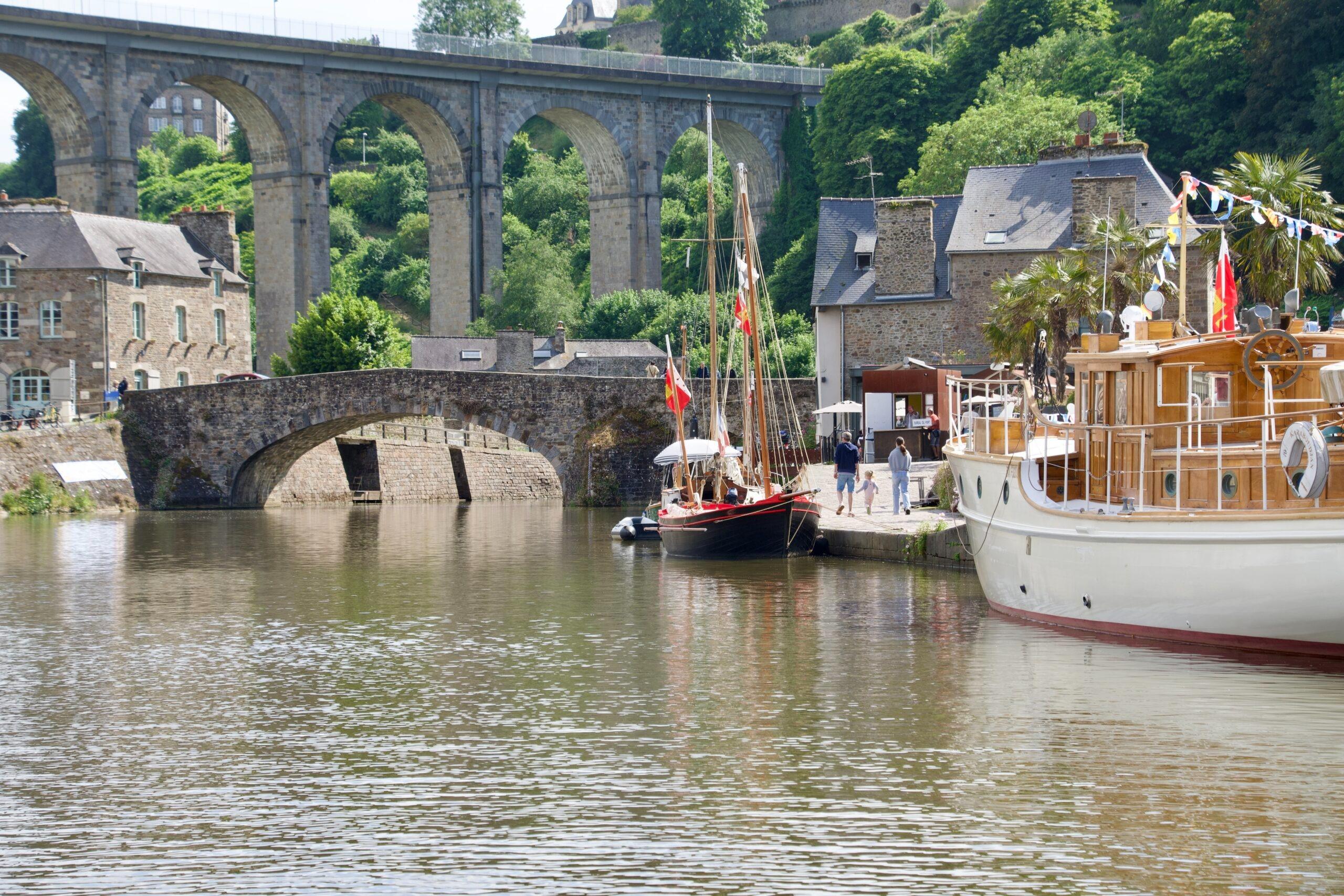 Bootsfahrt mit Rance Evasion auf dem Fluss Rance.