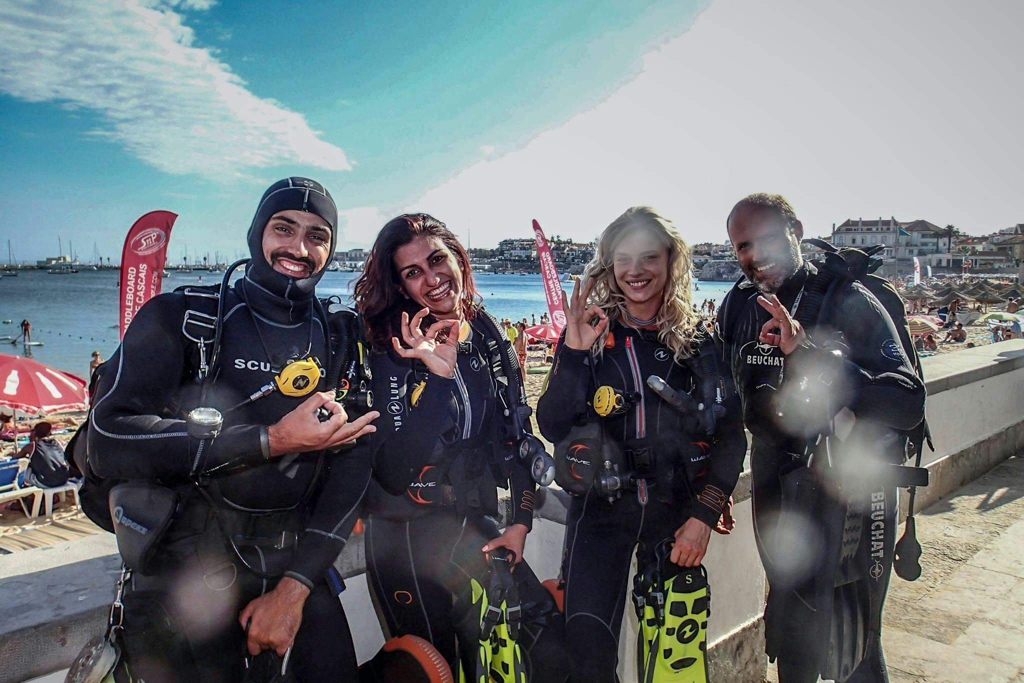 11886135_875691042486789_1911872207145783168_o-min Panorama mozzafiato con montagne e mare, dove hanno luogo le attività di Cascais Dive Center.