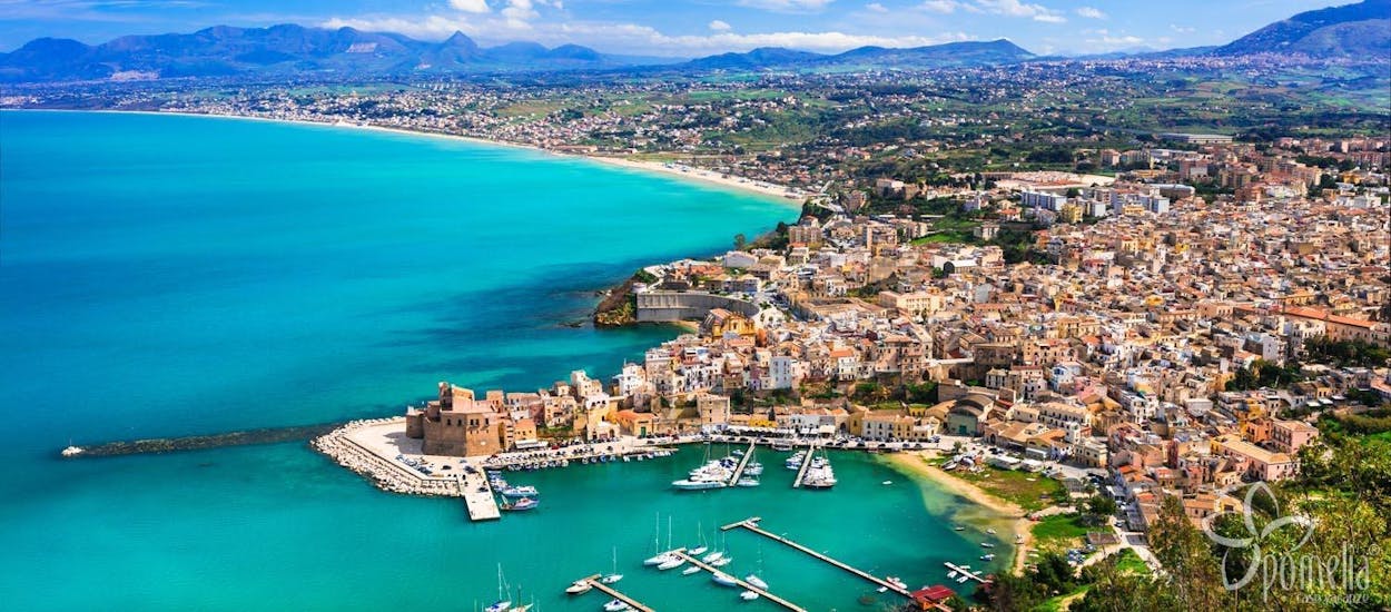 A view of Palermo's port where Sea Gold Boat Rental Palermo is based.