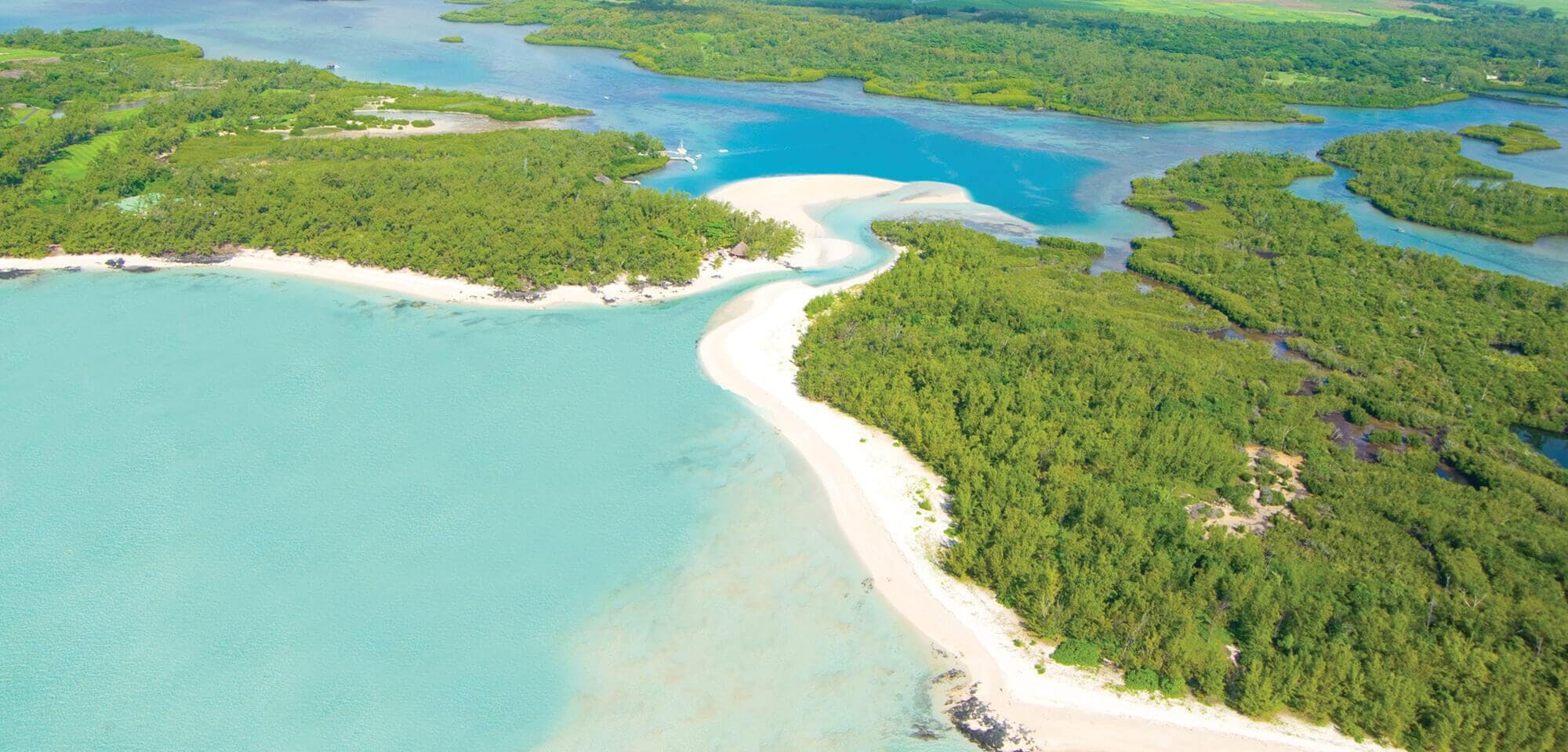 Zil de Lest Mauritius Magnifique paysage de montagnes et de mer, où se déroulent les activités de Zil de Lest Mauritius.