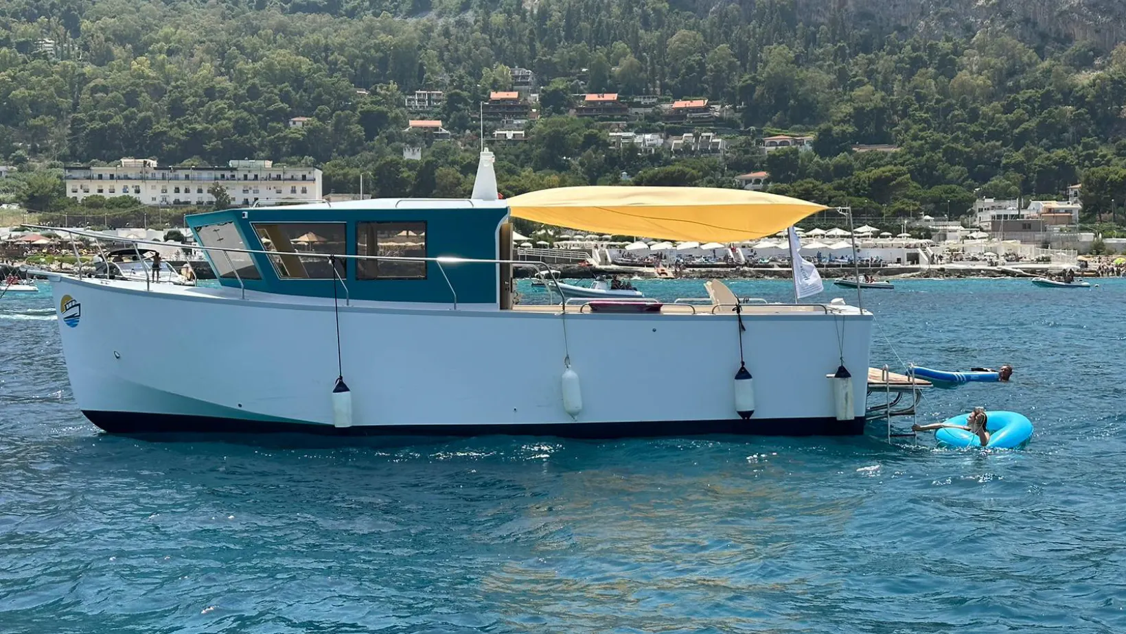 Paisajes impresionantes de montaña y mar, donde tienen lugar las experiencias de Boat Tour Mondello.