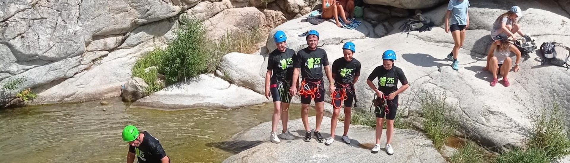 people with 25Miglia t-shirts during Canyoning in Bau Mela.