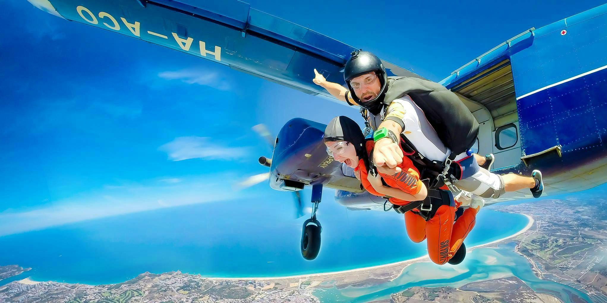 Beautiful landscapes showcasing mountains and sea, where the experiences of Skydive Algarve are taking place.