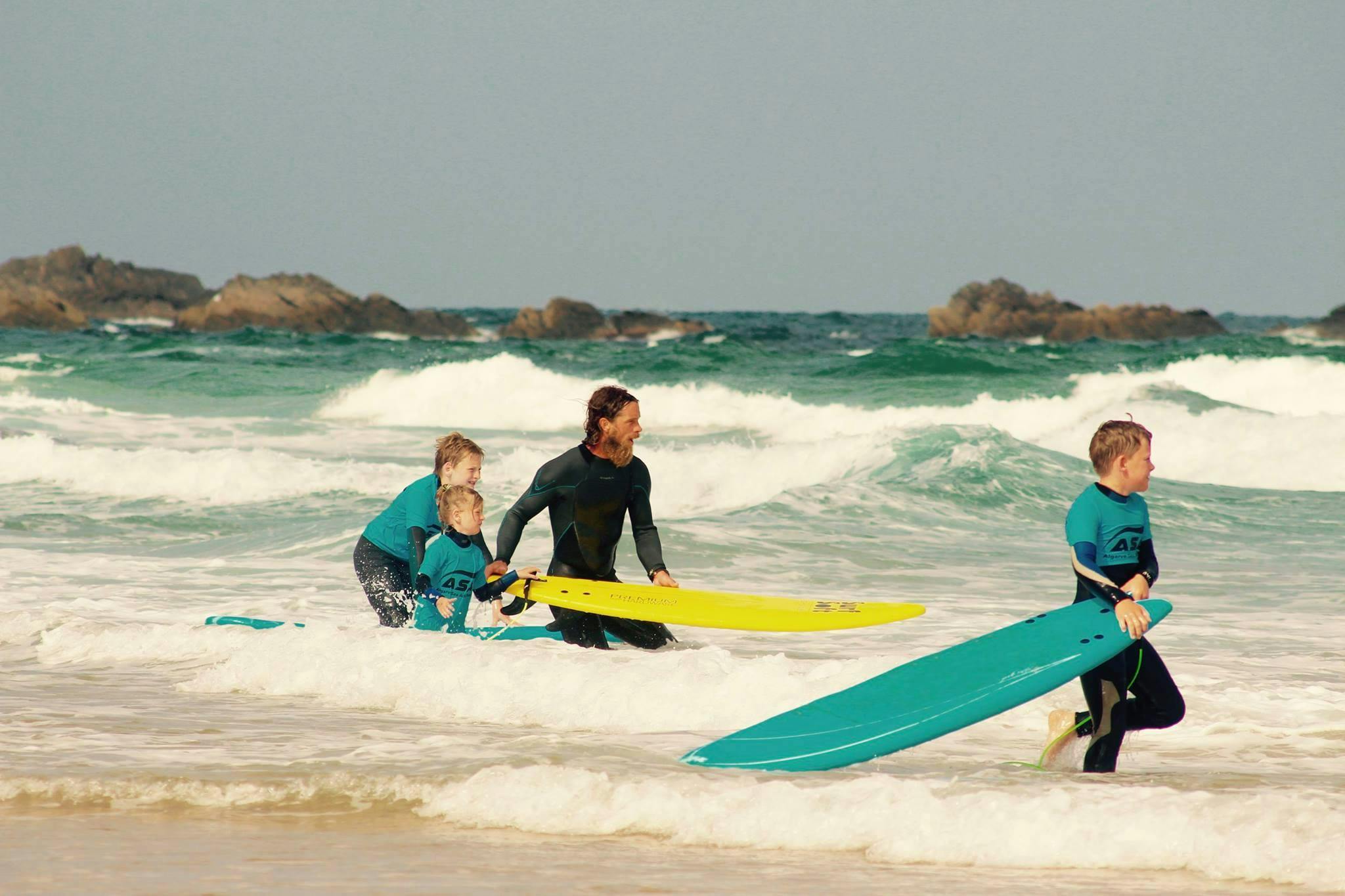 35-min Panorama mozzafiato con montagne e mare, dove hanno luogo le attività di Algarve Sea Adventures.