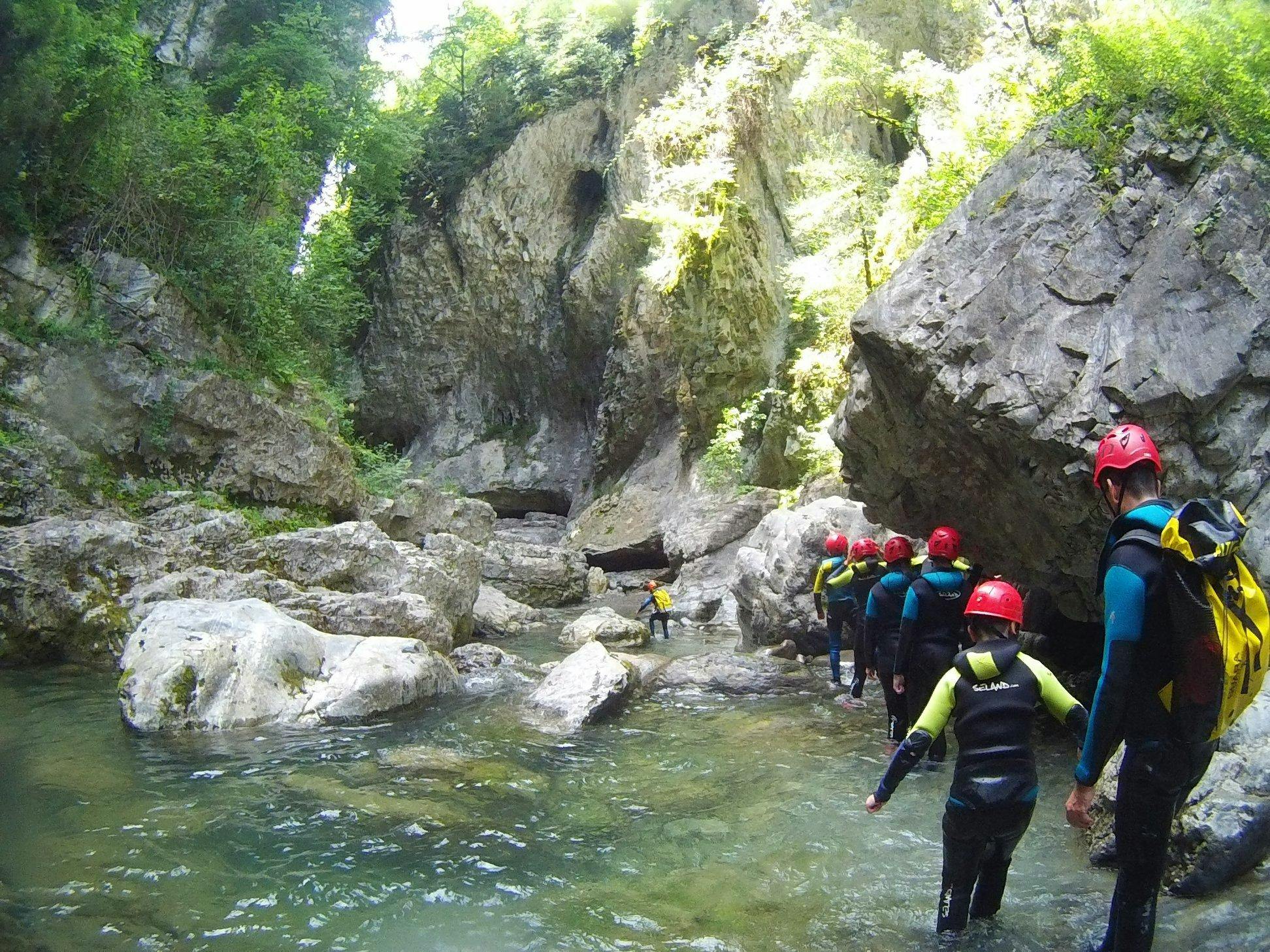 36892186_981361658655814_3329256986259750912_o Paisajes impresionantes de montaña y mar, donde tienen lugar las experiencias de Aventura Raid Sarratillo .