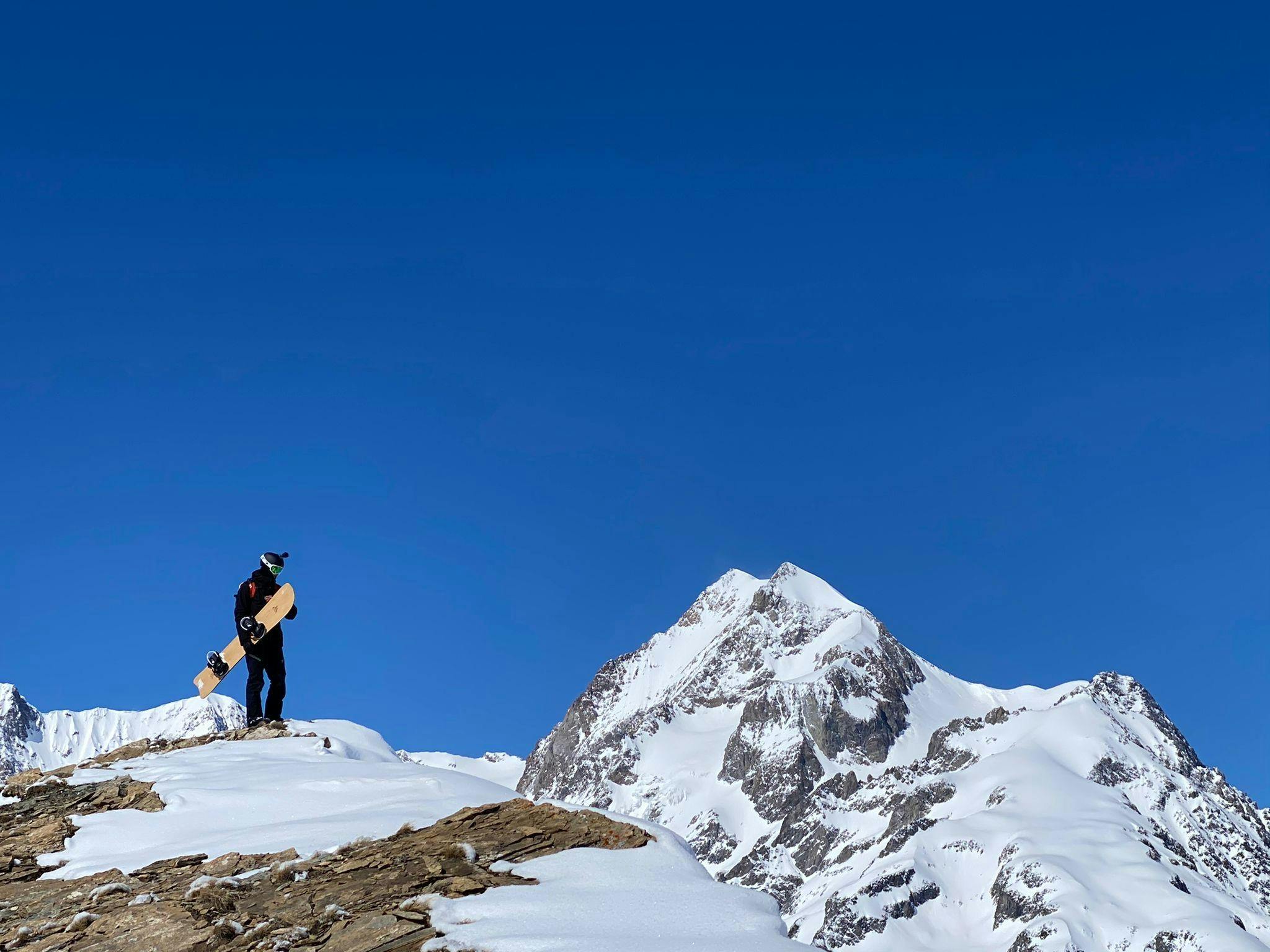 Beautiful landscapes showcasing mountains and sea, where the experiences of Alessandro Picco are taking place.