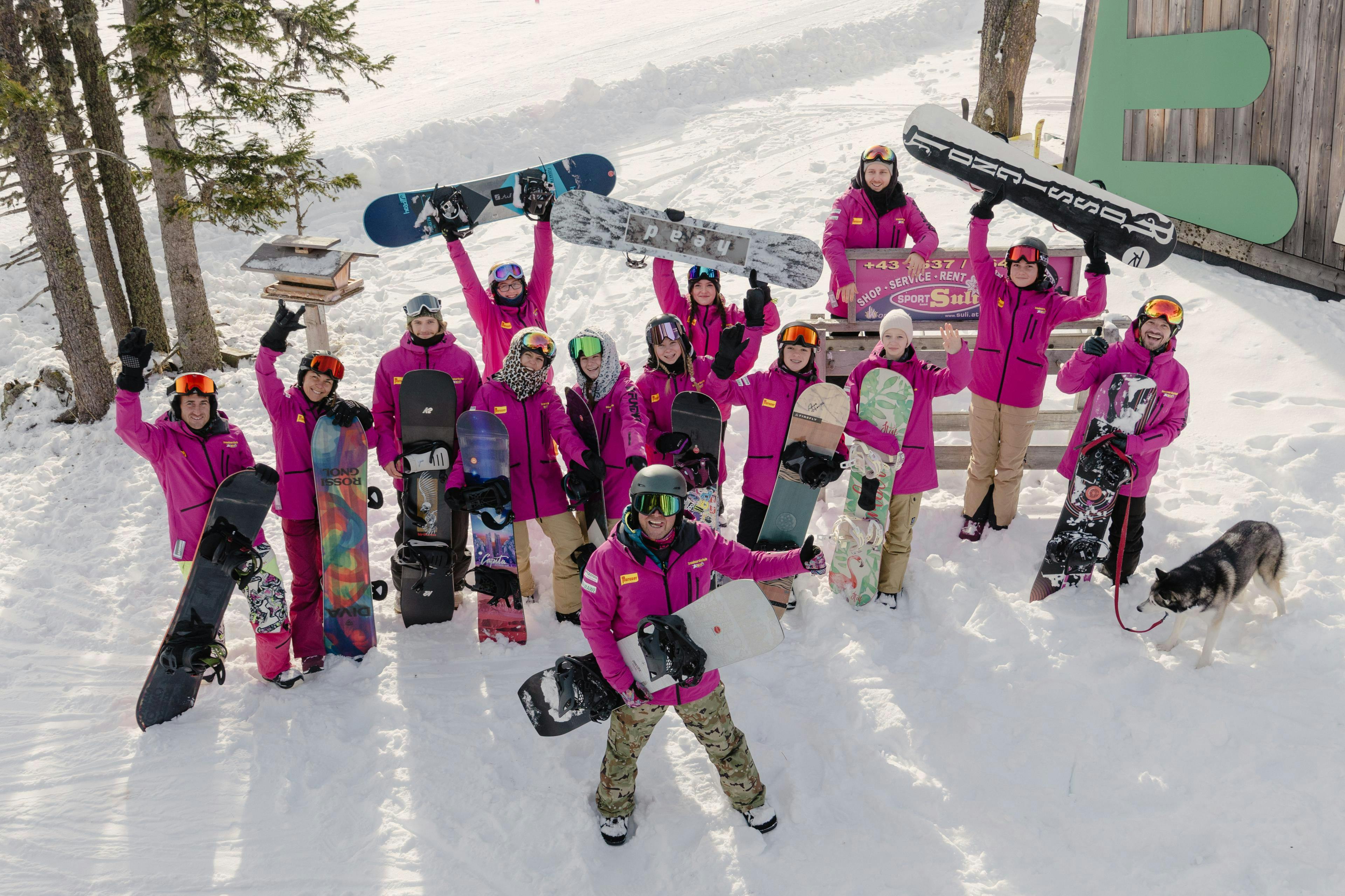 3P6A9999 Magnifique paysage de montagnes et de mer, où se déroulent les activités de Sport Suli & Snowboardschule Suli.