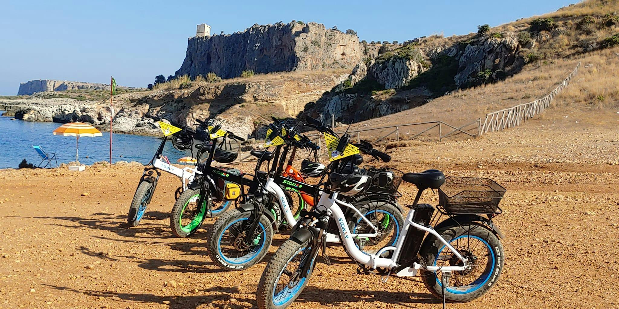 Muoversi in Autonomia San Vito lo Capo Beeindruckende Landschaften mit Bergen und Meer, wo Aktivitäten von Muoversi in Autonomia San Vito lo Capo stattfinden.