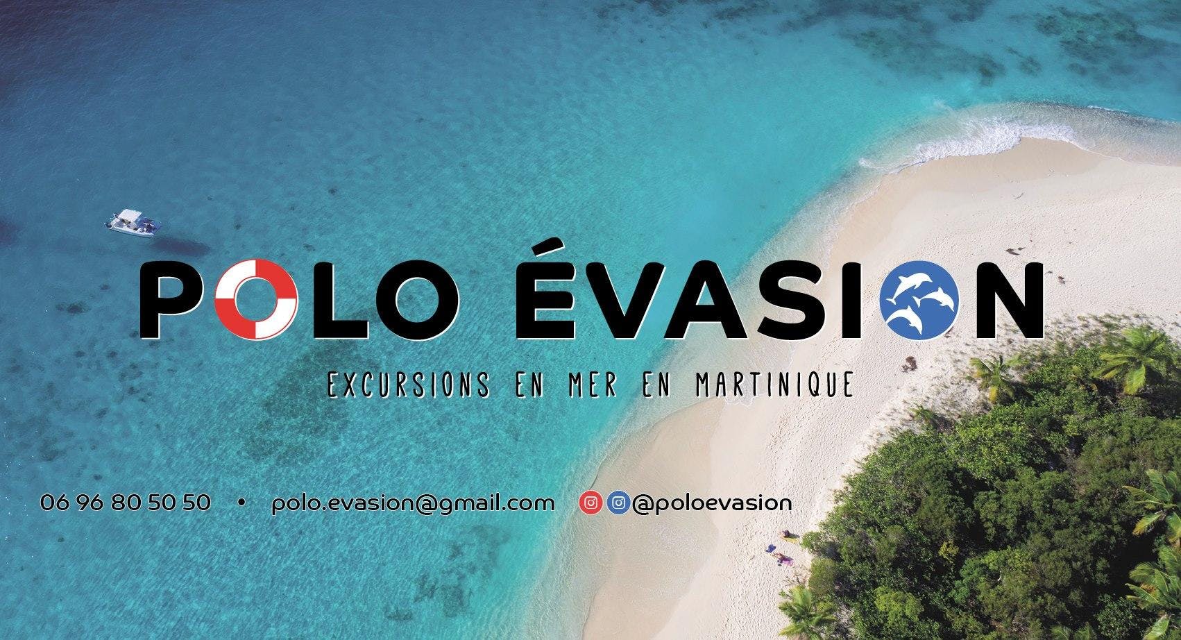 Beautiful landscapes showcasing mountains and sea, where the experiences of Polo Evasion Martinique are taking place.