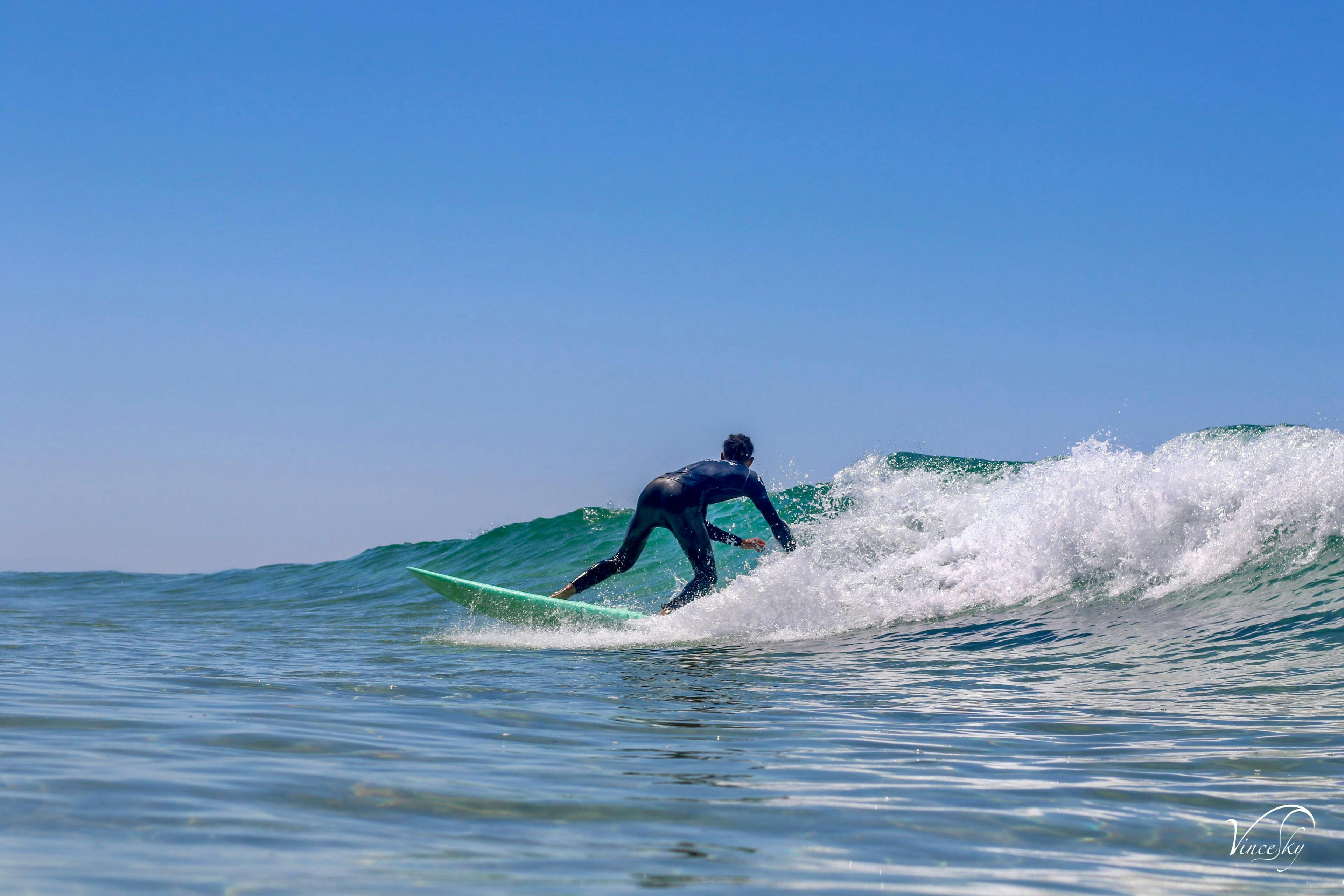 4Y4A3452 Panorama mozzafiato con montagne e mare, dove hanno luogo le attività di Hossegor Surf Center.