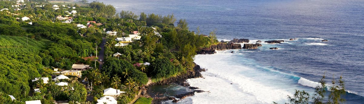 Boat Trips La Réunion SEM Stunning panoramic view of Réunion Island.