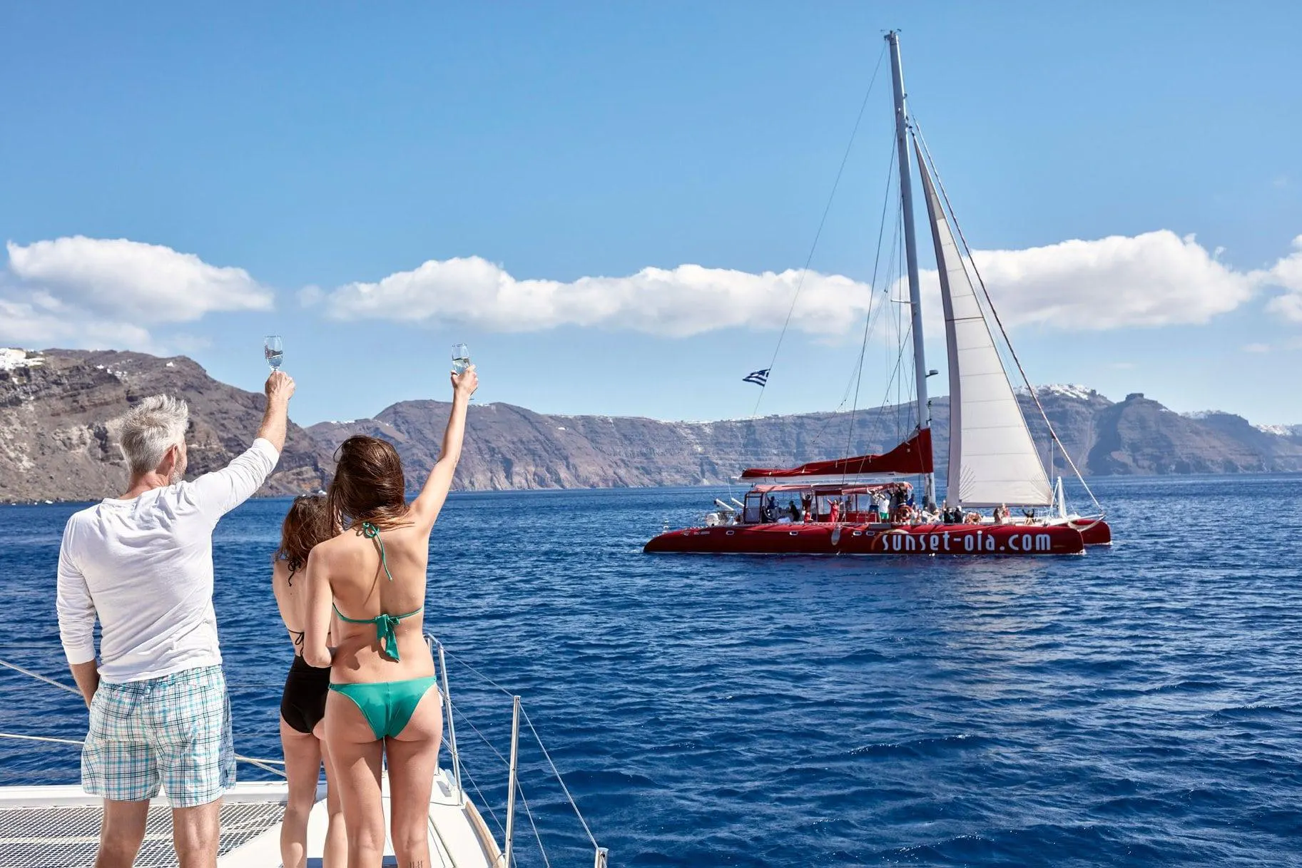 61614209_10157136720033076_1368226853650694144_o-min Beautiful landscapes showcasing mountains and sea, where the experiences of Sunset Oia Santorini are taking place.