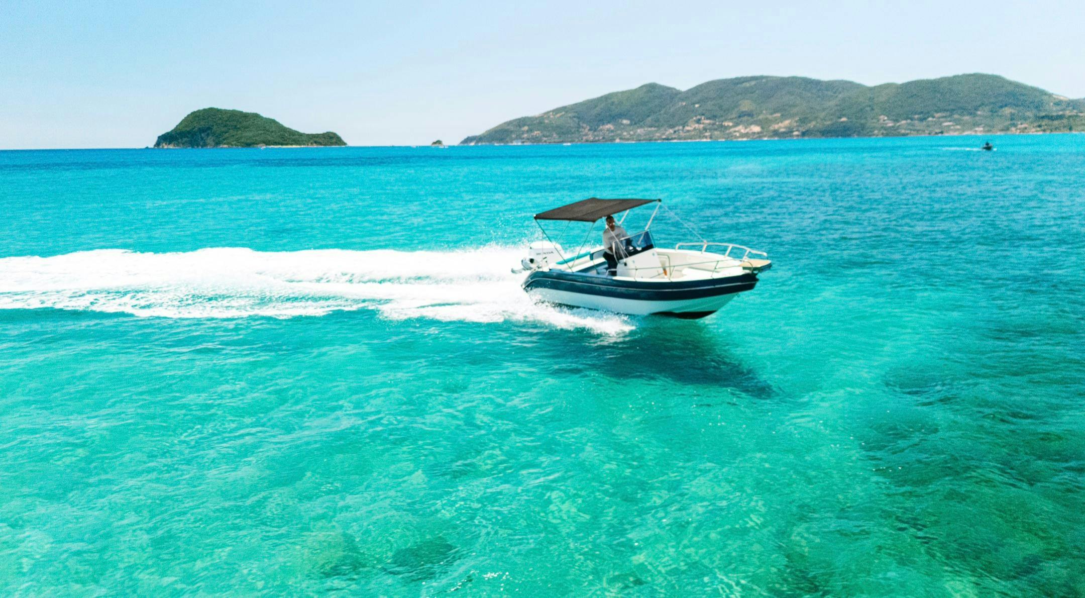 Magnifique paysage de montagnes et de mer, où se déroulent les activités de Traventure Zakynthos.