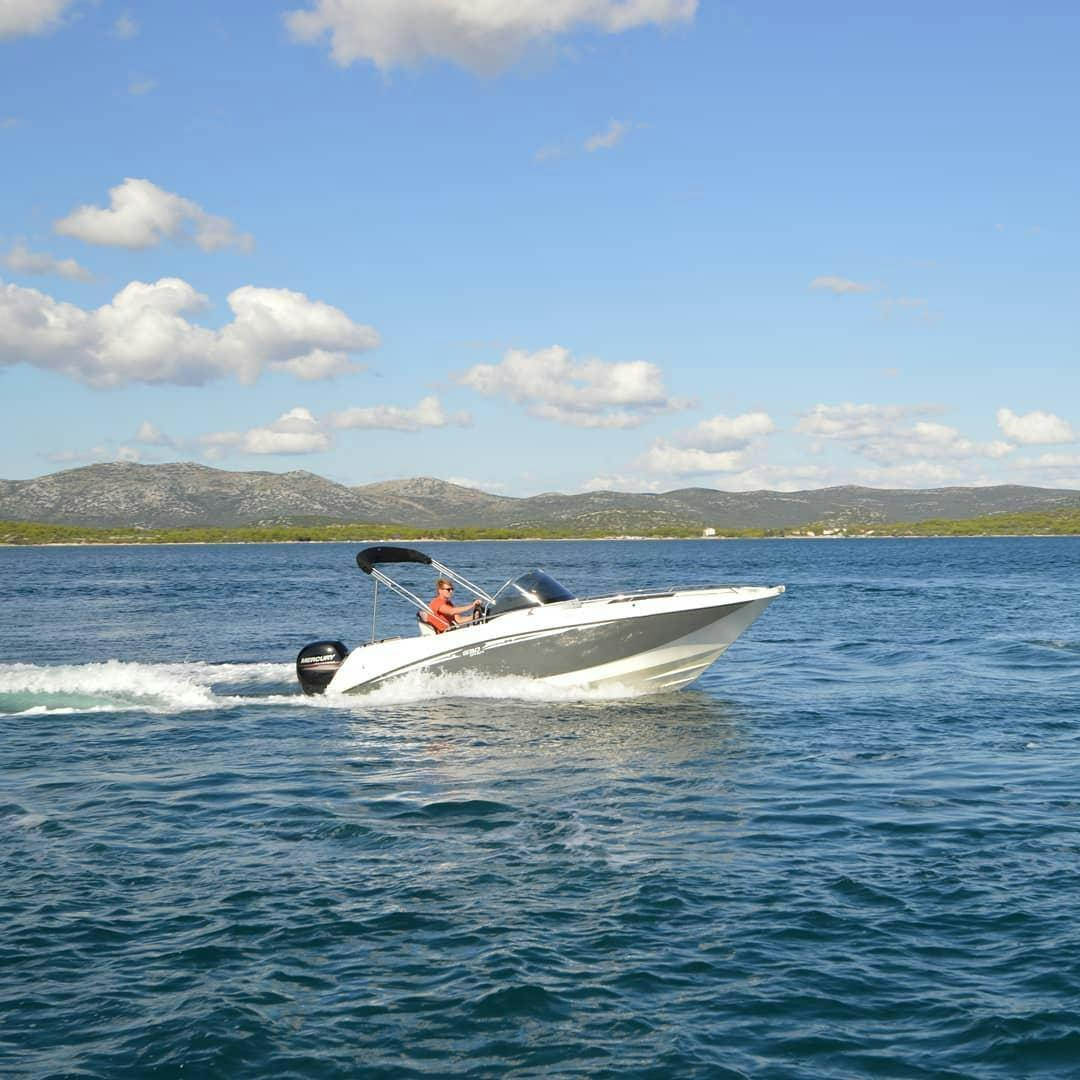 Tourist Agency Amfora Murter Bootsfahrt um die Insel Murter von der Tourismusagentur Amfora.