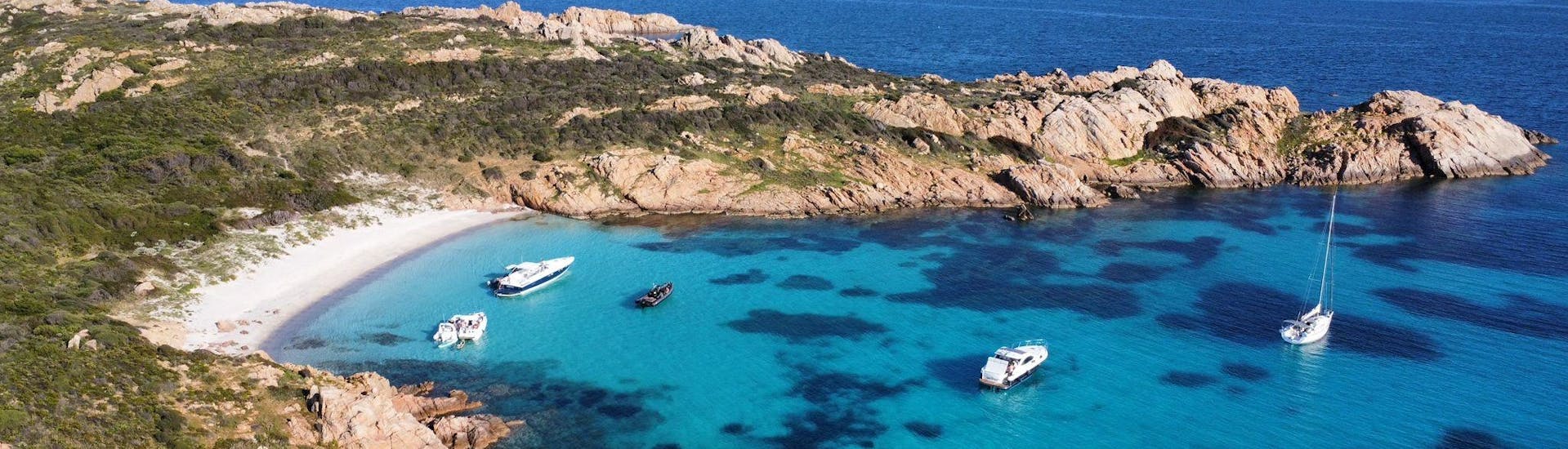 View of a turquoise bay that you can visit with a RIB boat of the rental service of Dream Rental Boat Porto Rotondo.