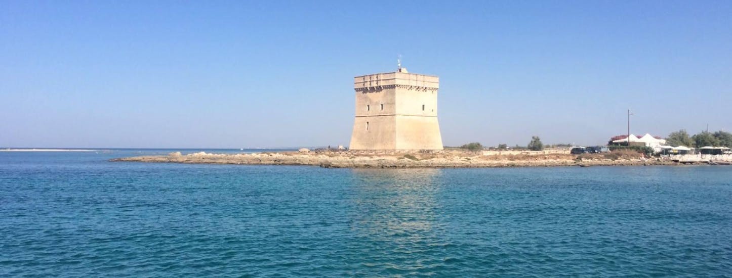 The mighty tower of Torre Chiana can be admired during our catamaran boat trip from Porto Cesareo.