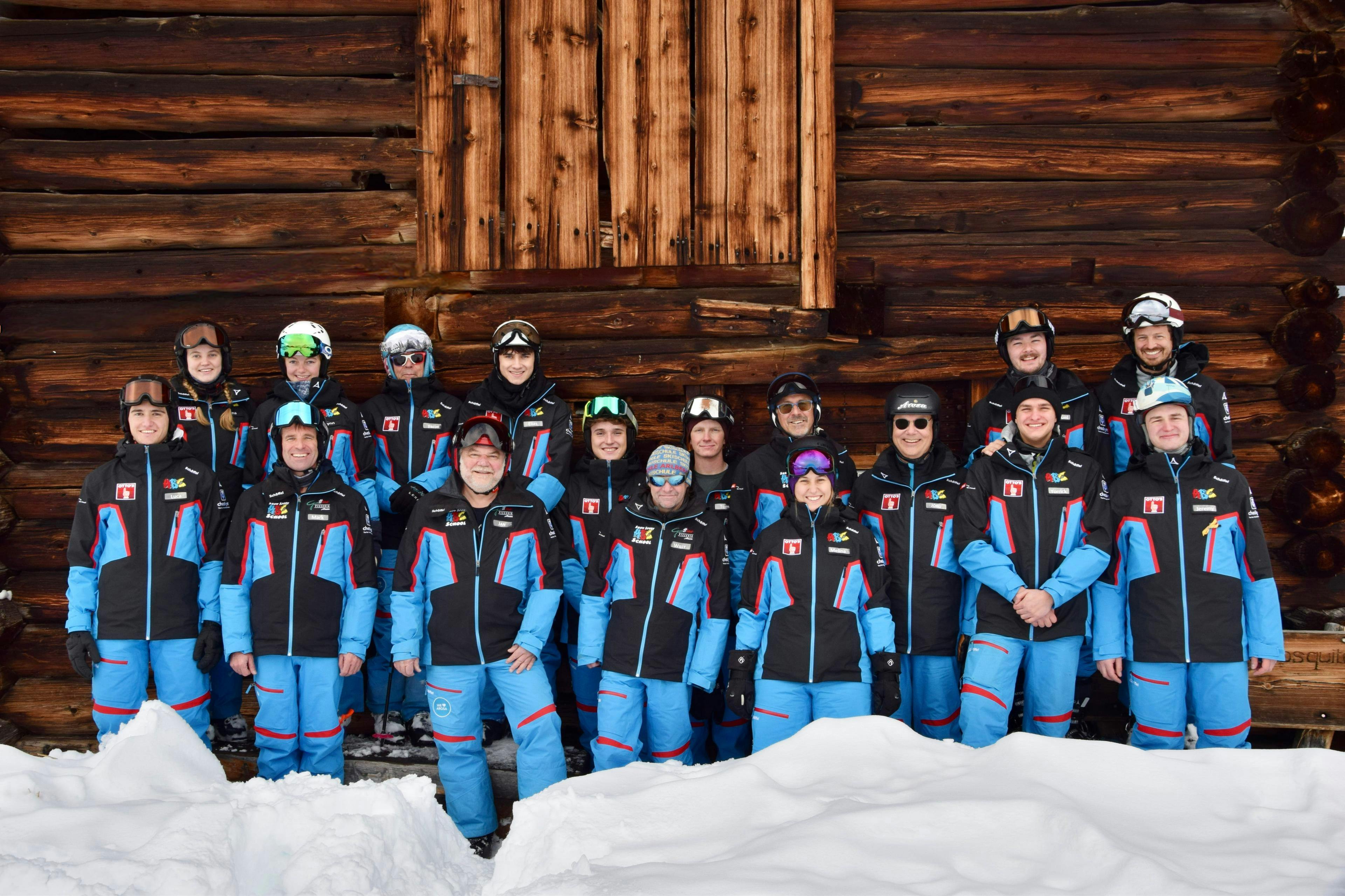 ABC Snowsport School Arosa Beeindruckende Landschaften mit Bergen und Meer, wo Aktivitäten von ABC Snowsport School Arosa stattfinden.