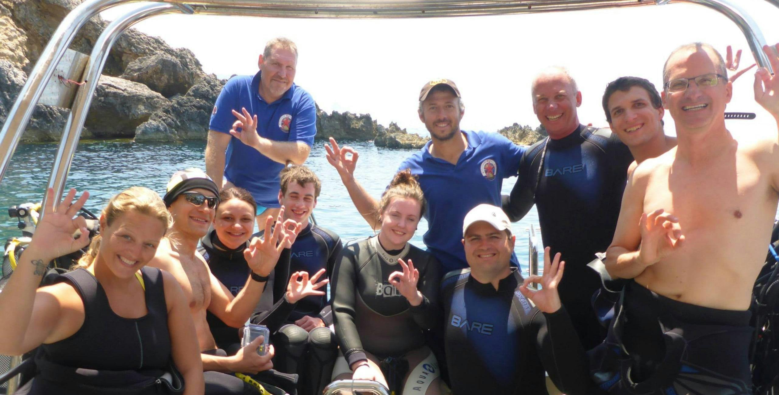 Achilleon Diving Center Corfu Magnifique paysage de montagnes et de mer, où se déroulent les activités de Achilleon Diving Center Corfou.