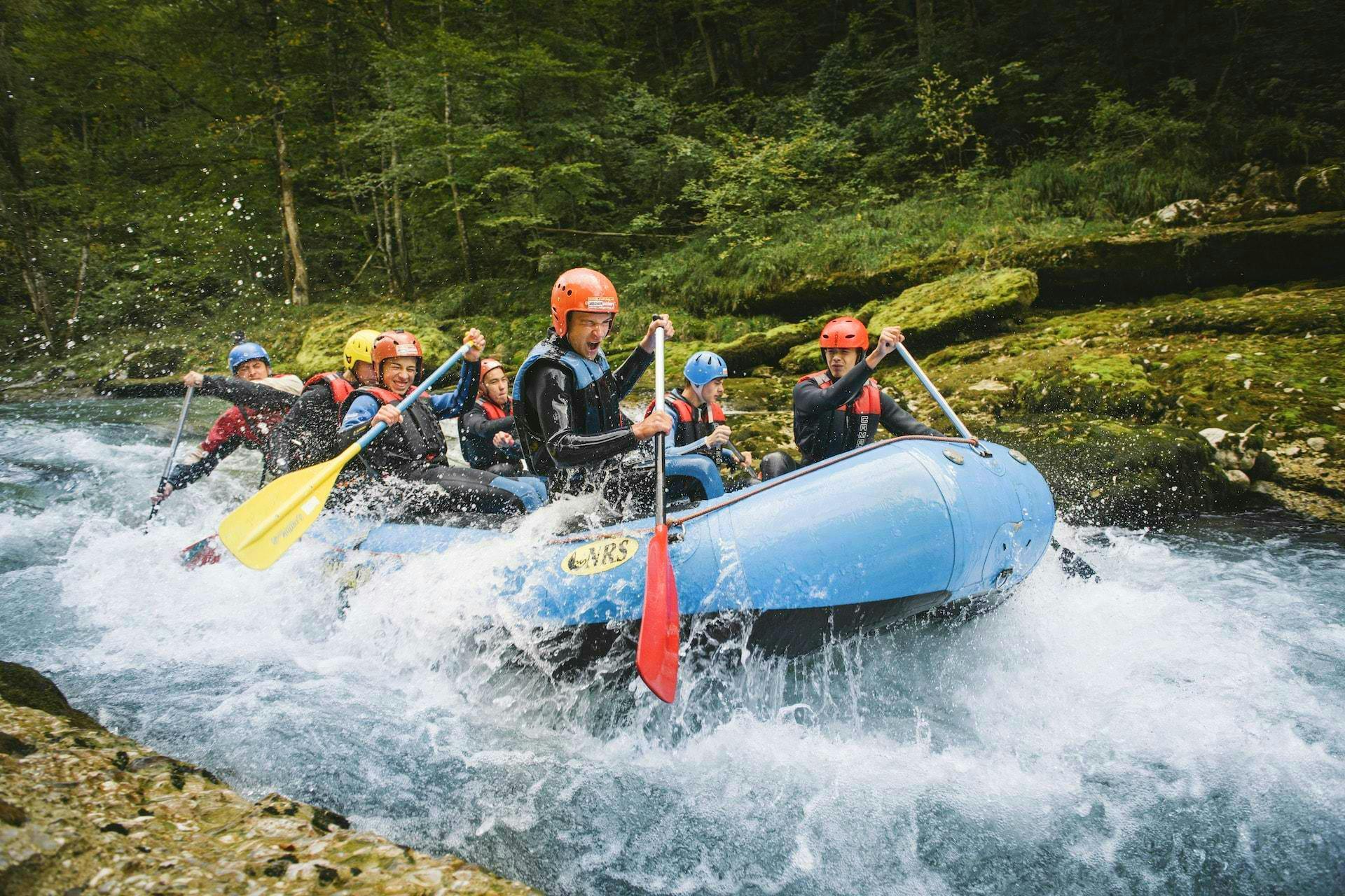 adventure-outdoor-strobl-aos-hero Beautiful landscapes showcasing mountains and sea, where the experiences of Sportagentur Strobl GmbH (AOS) Gesäuse are taking place.