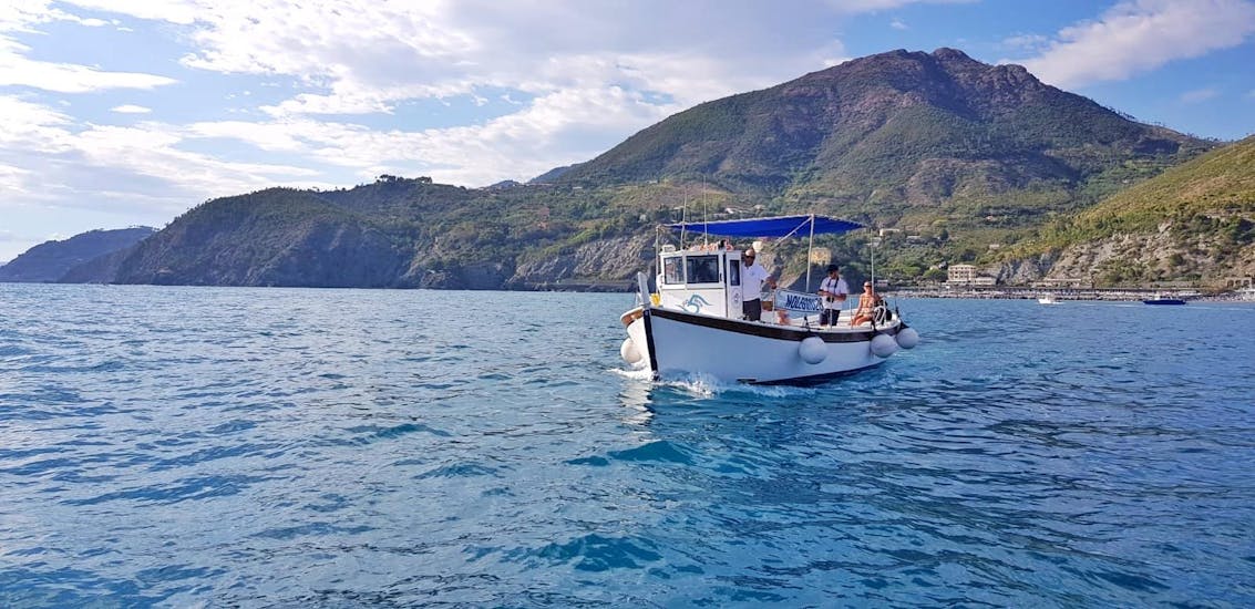 Blick auf das Boot von Ale 5 Terre in Cinque Terre.