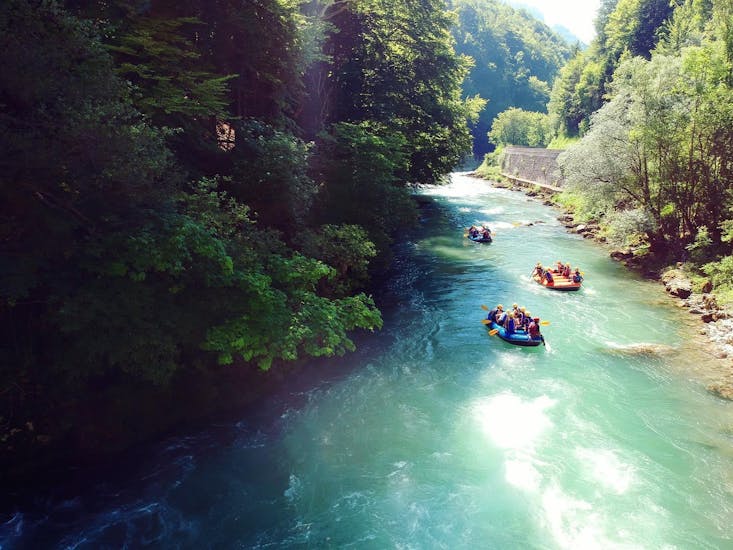 A group is doing a rafting tour on the Dranse River with AN Rafting Haute-Savoie