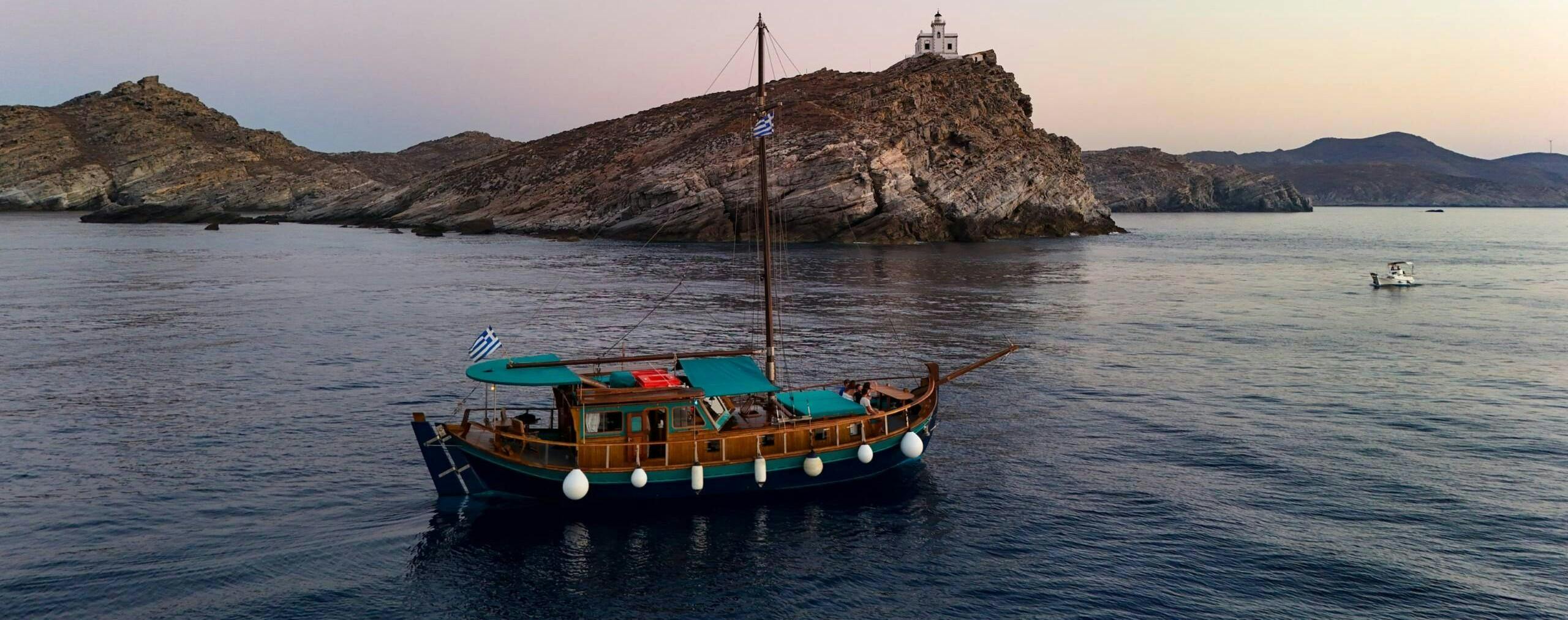Beautiful landscapes showcasing mountains and sea, where the experiences of Anemos Daily Cruises Paros are taking place.