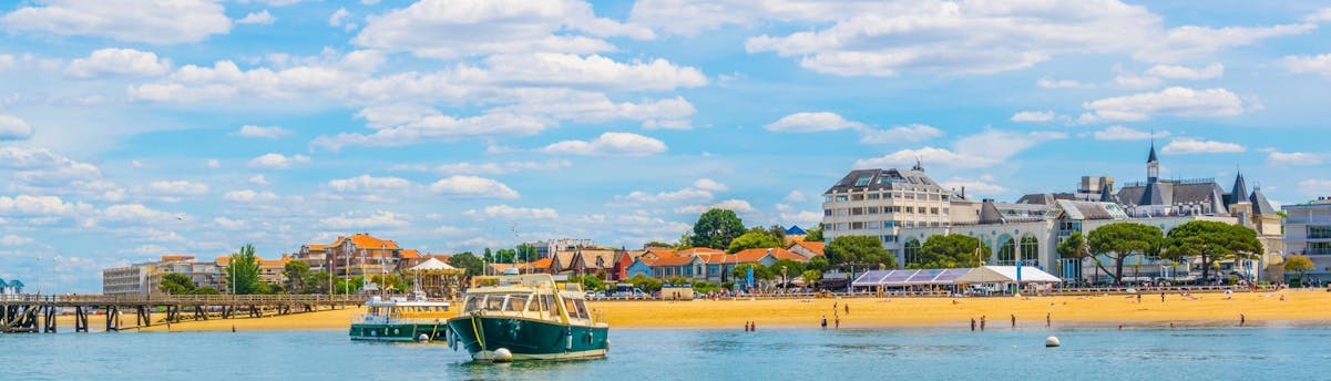 Arcachon / Bassin Arcachon SEM Hero Menschen während einer Bootsfahrt in Arcachon.