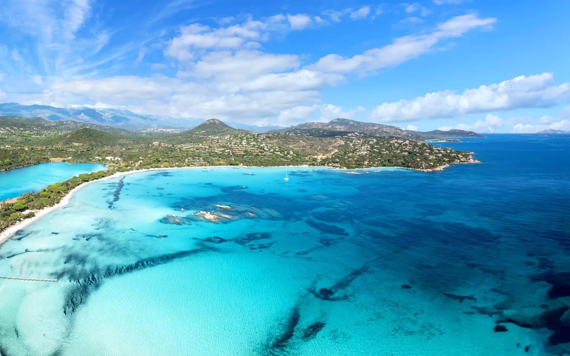 Paysages à couper le souffle lors de nos balades en bateau avec Authentic Croisière Porto-Vecchio.