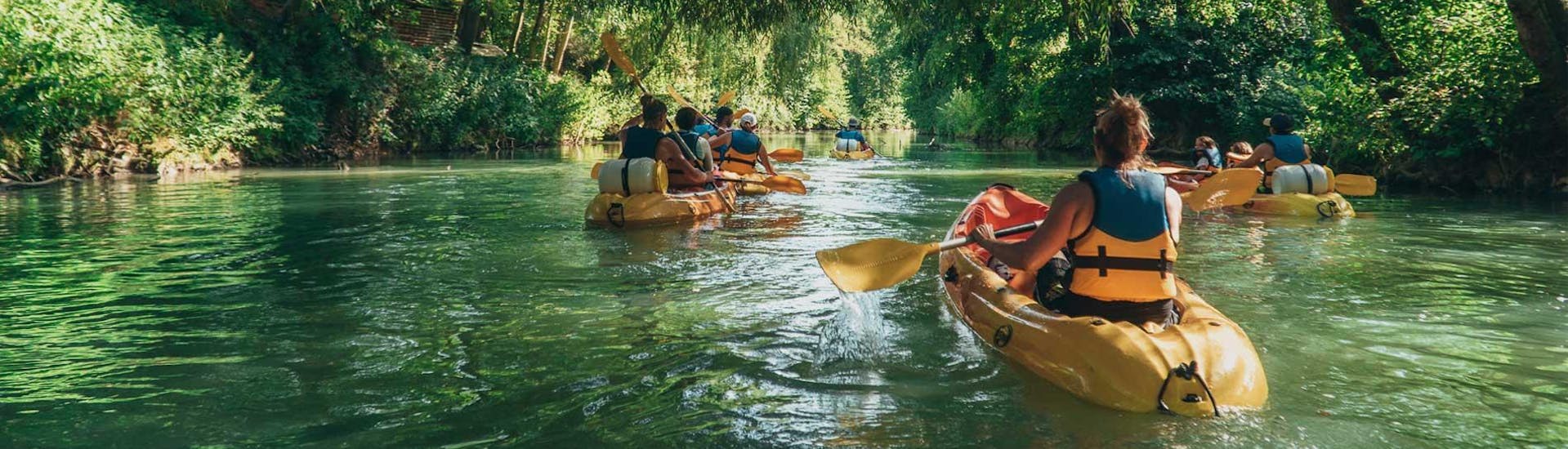 People are doing a kayak and canoe tour in Pommeuse with Canoe 77 Canoe 77 Seine-et-Marne