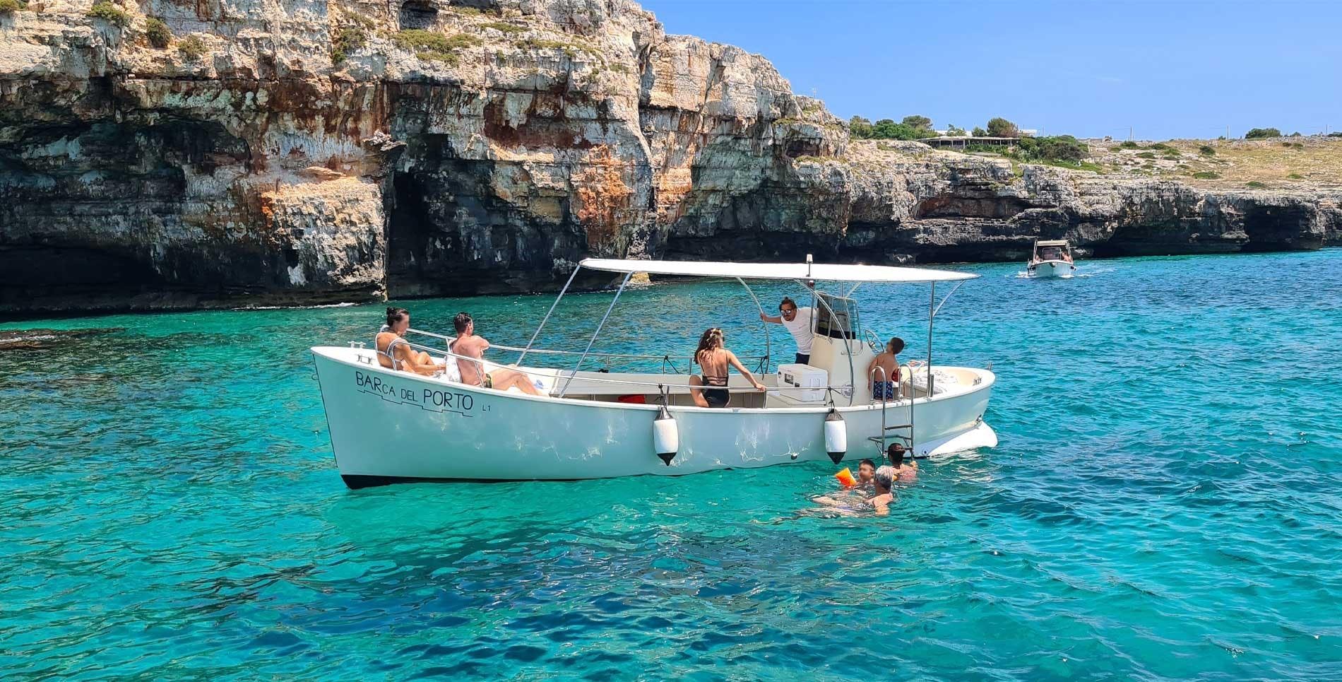 barca-del-porto-leuca-hero Beautiful landscapes showcasing mountains and sea, where the experiences of Barca del Porto Leuca are taking place.
