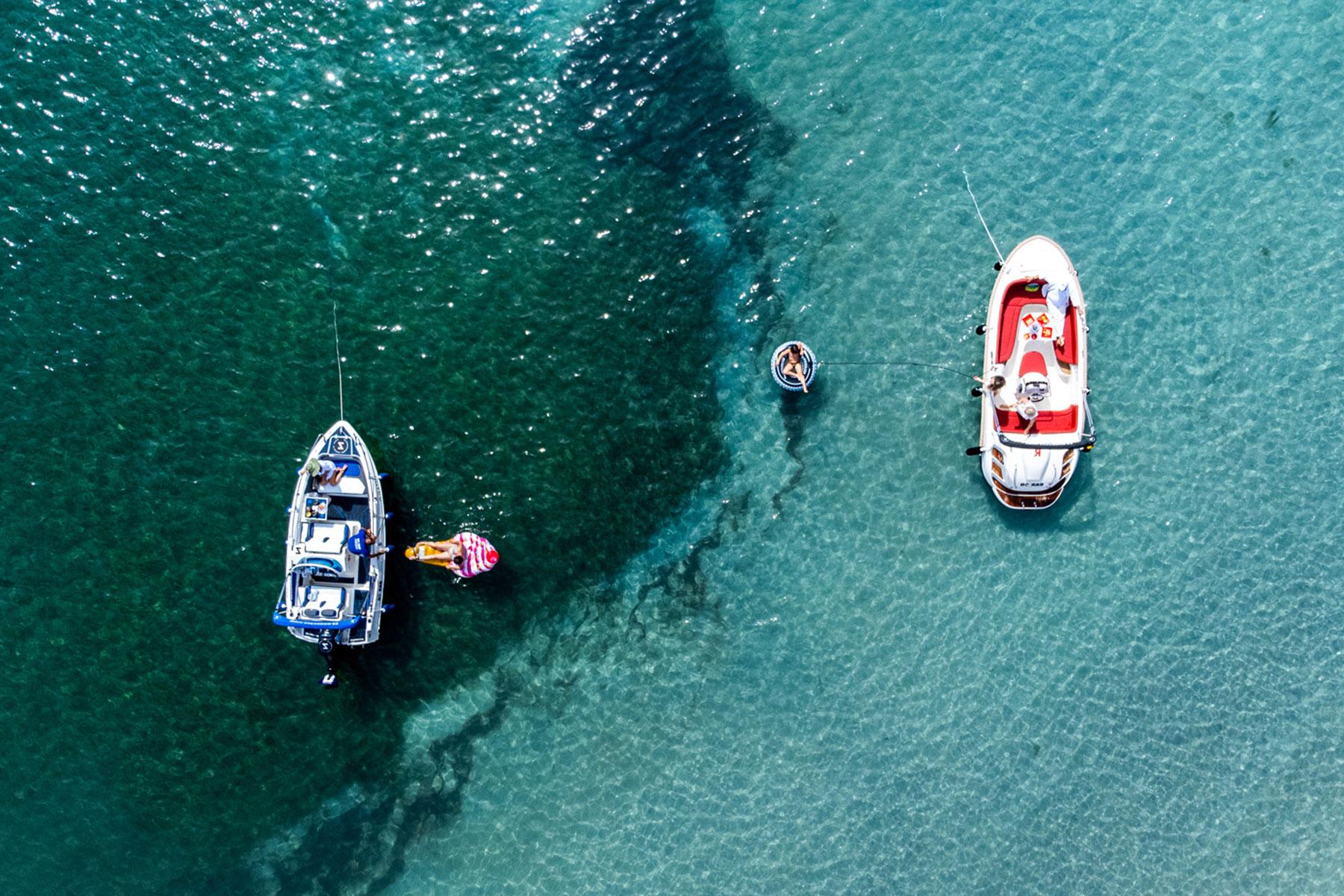 Panoramic view of two of the boats of Bar&Co Alicante.