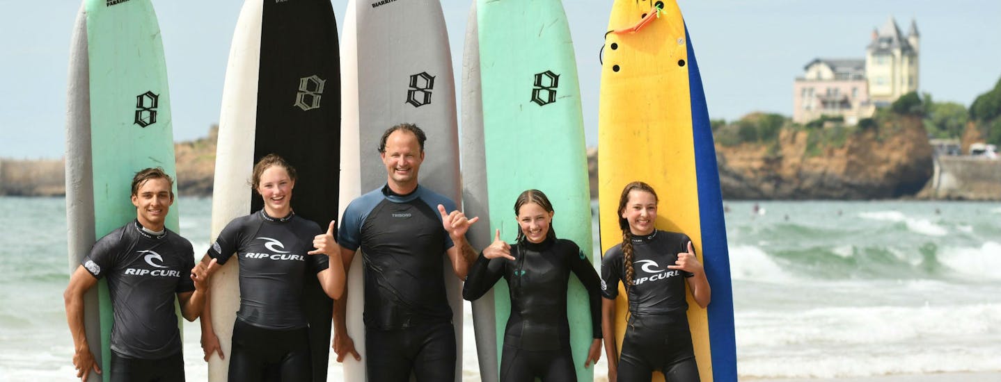 A group of people is having Surfing Lessons on the Marbella Beach with their surfing instructor from the Eco surf school in Biarritz.