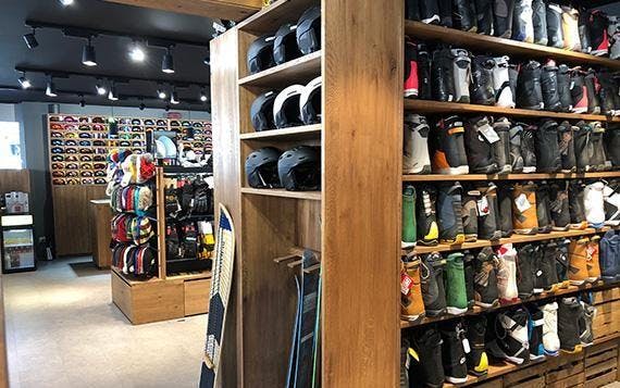 boardlocal-cover Panorama mozzafiato con montagne e mare, dove hanno luogo le attività di BOARDlocal - BIKElocal.