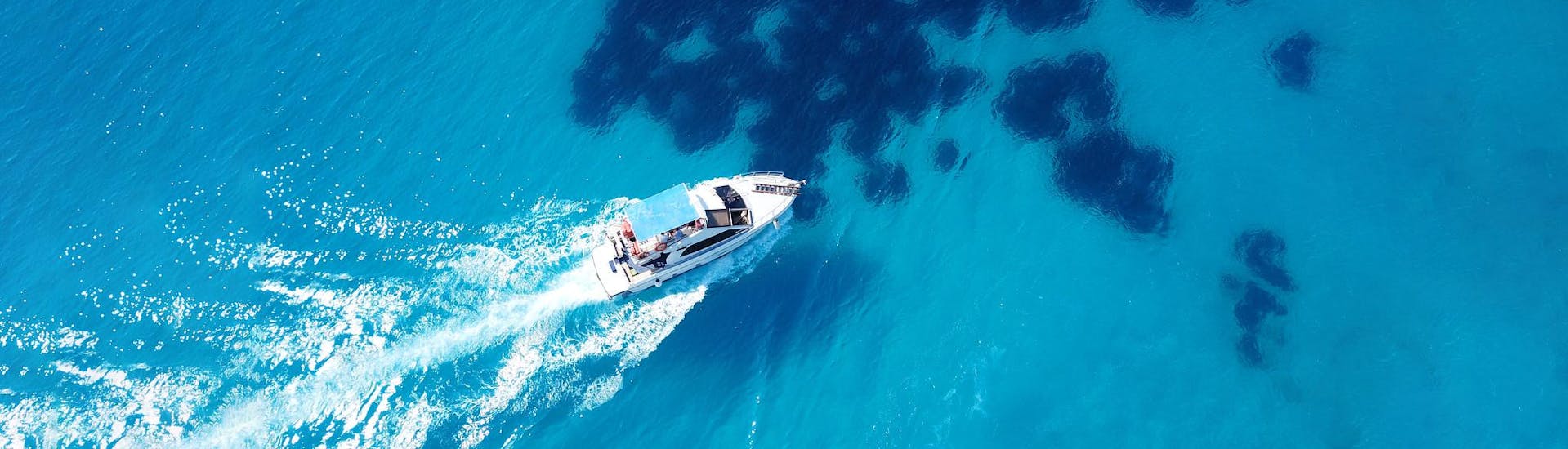 People enjoy transparent water in open sea during a boat rental with skipper