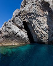 The very well-known arch in Croatia that you can see when doing boat tours in the blue grotto.