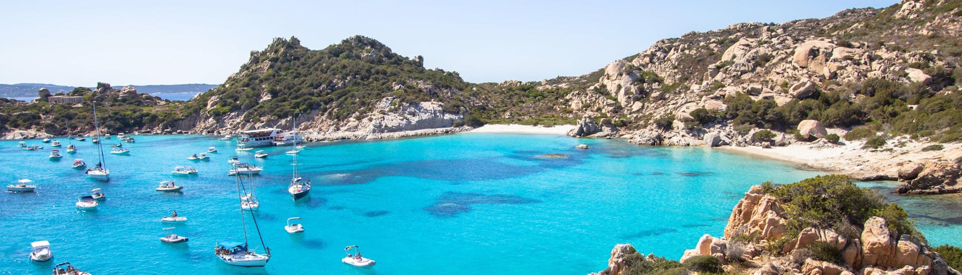 An image of the beautiful Cala Corsada, one of the places you get to visit on a boat tour in La Maddalena.