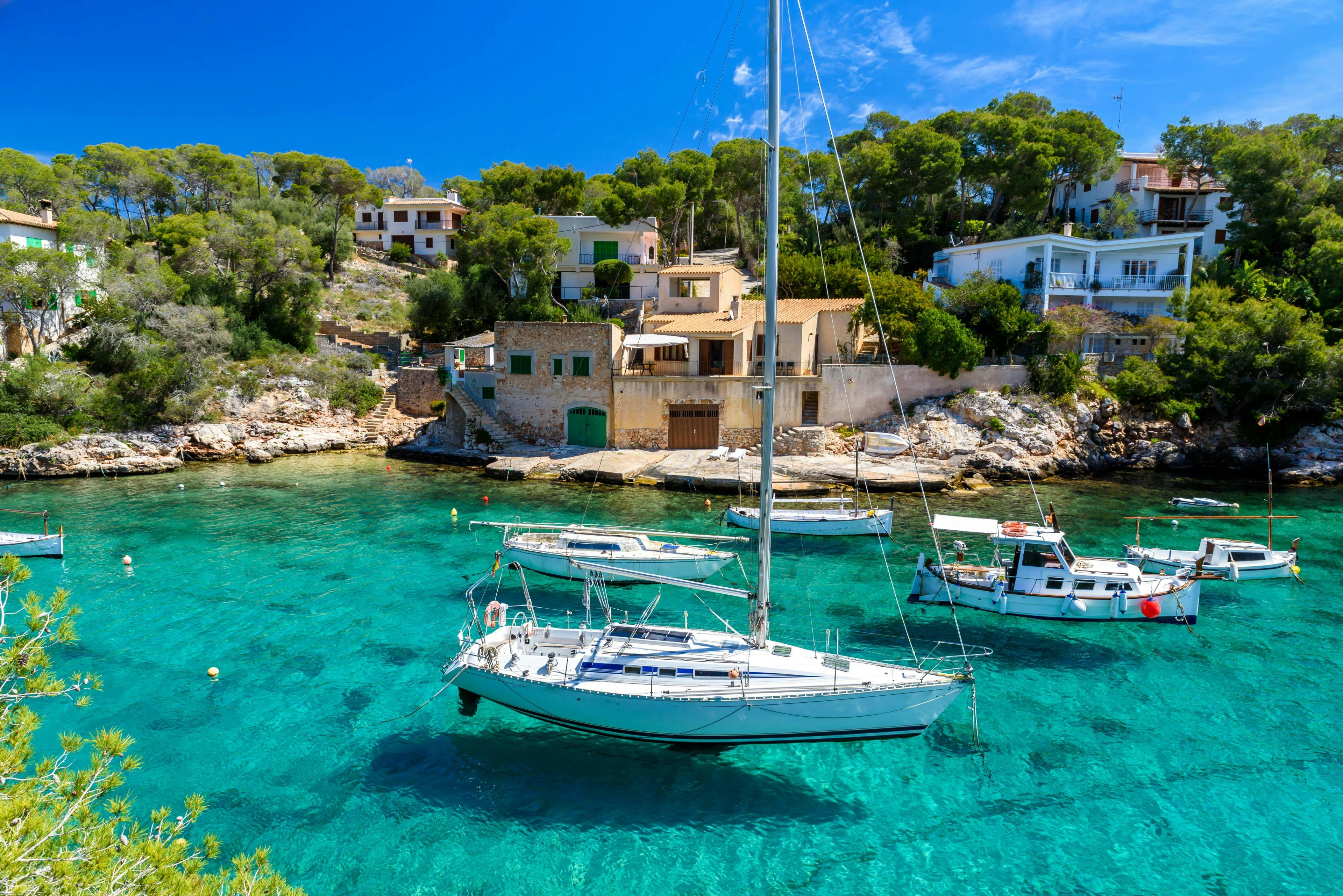 boat-tours-mallorca_SEM-Resort-Hero An image of the picturesque Cala Figuera, one of the many places you can visit on a boat tour in Mallorca.
