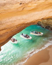 Boat tours Benagil Shutterstock