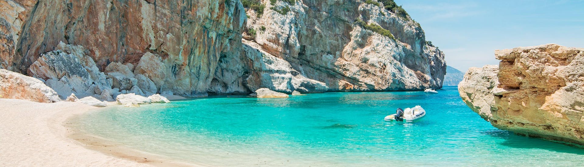 A beautiful beach along the coast of Sardinia which you can visit during a boat trip in the Gulf of Orosei.