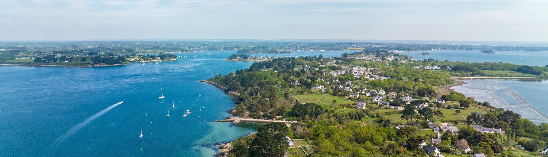 Aerial view of the Gulf of Morbihan, which you can explore during a boat trip.