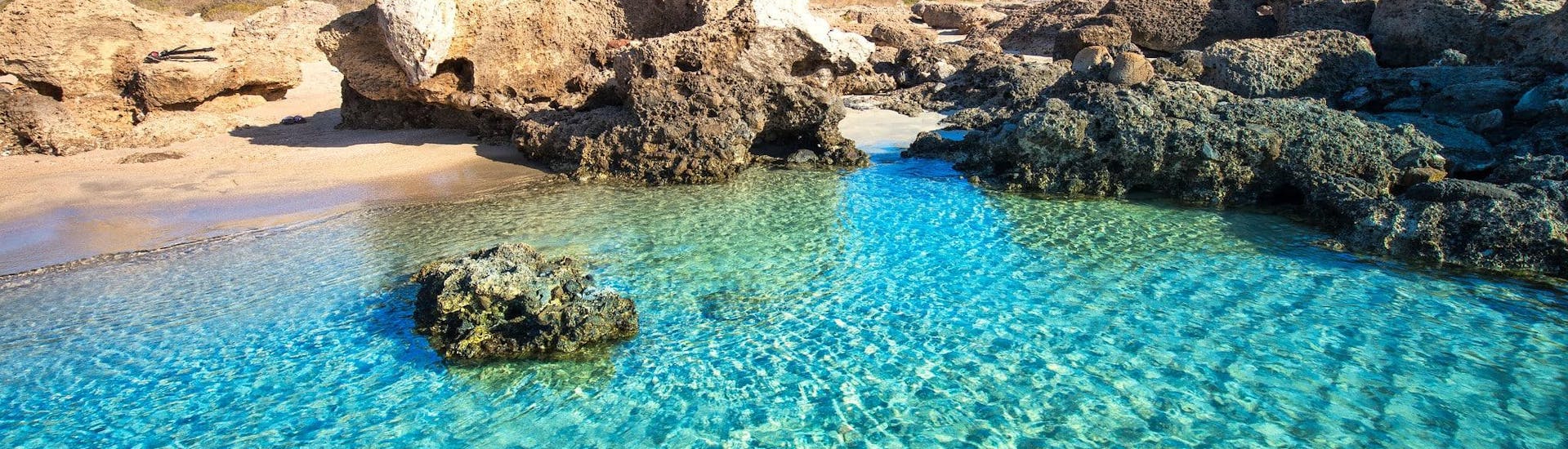 One of the beautiful beaches that can be visited during a boat trip from Makris Gialos.