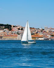 Lisbona vista dal fiume Tago, una vista meravigliosa che si può avere durante una gita in barca.