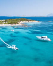 Paseos en barco Sardinia Shutterstock