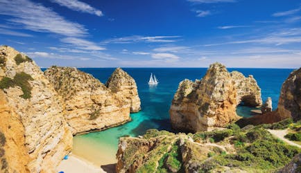 An image of the stunning rock formations of the Algarve coastline that can be viewed on a boat trip from Vilamoura.