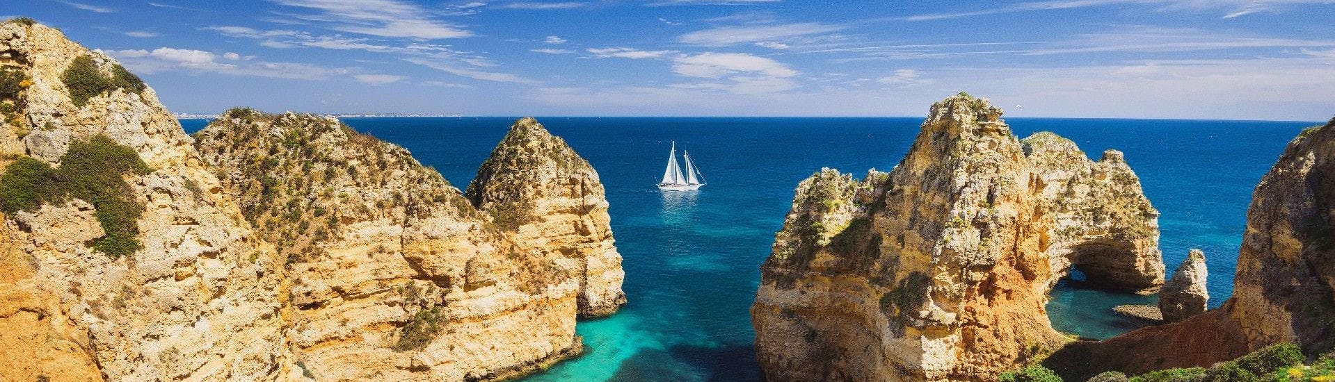 An image of the stunning rock formations of the Algarve coastline that can be viewed on a boat trip from Vilamoura.