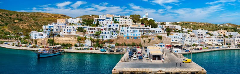 The cute town of Adamantas, a departure points for boat trips in Milos.