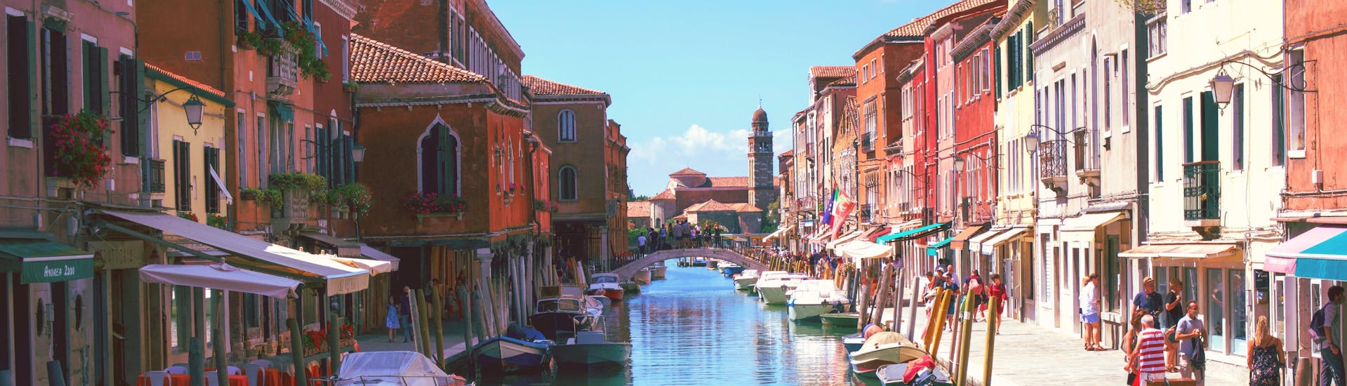 Vista di Burano, un'isola vicino a Venezia che potrete raggiungere con un giro in barca.